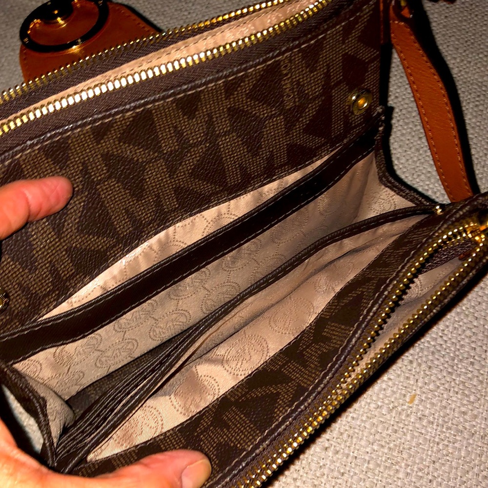 Michael Kors crossbody handbag - Picture 2 of 2
